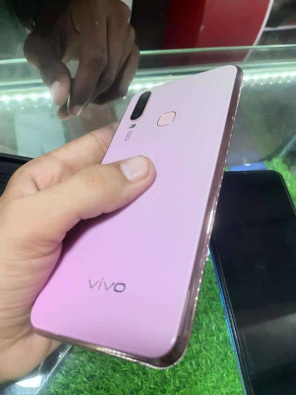 Vivo Y-17 3