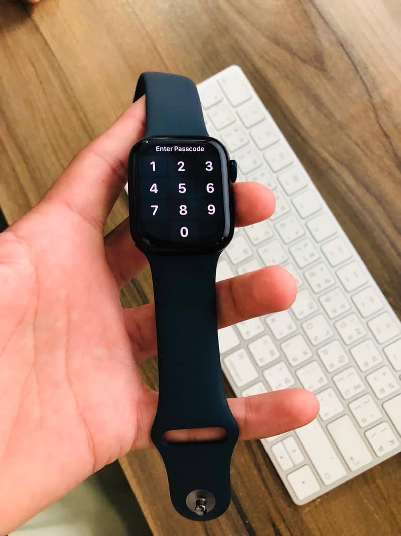 Apple Watch Series 9 GPS 41mm Midnight with Aluminium Case 1