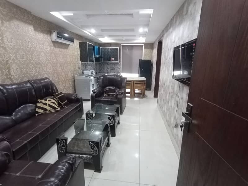 FOR RENT VERY REASONABLE PRICE 1 BED ROOM FUL FURNISHED APARTMENT SECTOR D BAHRIA TOWN LAHORE 1