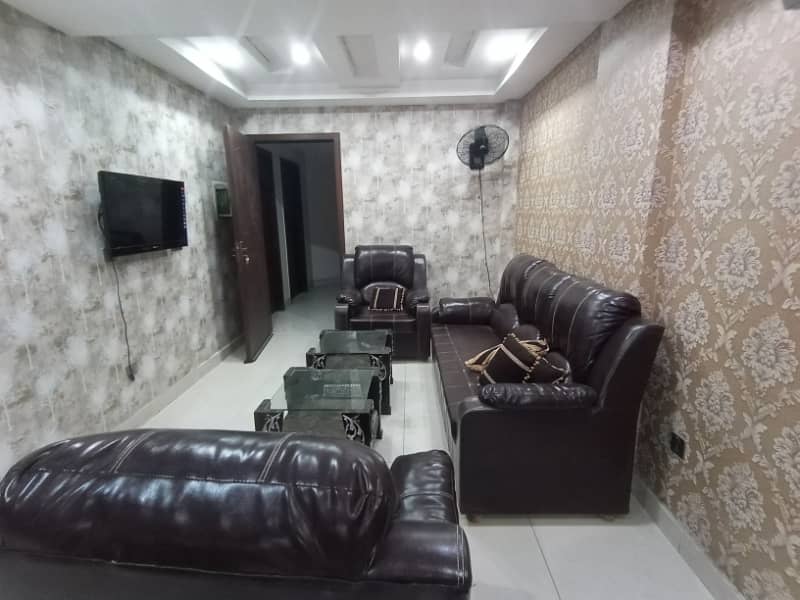 FOR RENT VERY REASONABLE PRICE 1 BED ROOM FUL FURNISHED APARTMENT SECTOR D BAHRIA TOWN LAHORE 3