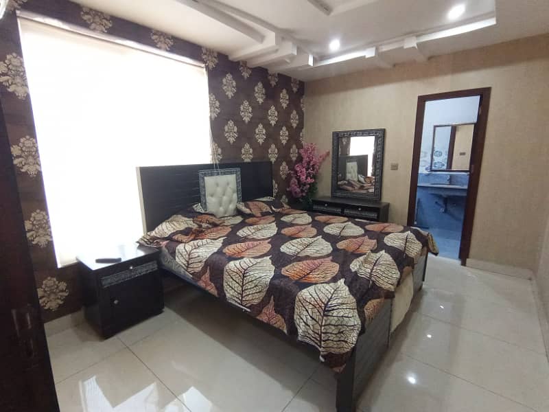 FOR RENT VERY REASONABLE PRICE 1 BED ROOM FUL FURNISHED APARTMENT SECTOR D BAHRIA TOWN LAHORE 4