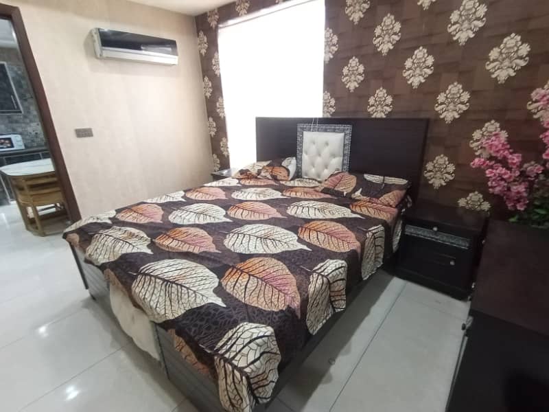 FOR RENT VERY REASONABLE PRICE 1 BED ROOM FUL FURNISHED APARTMENT SECTOR D BAHRIA TOWN LAHORE 6