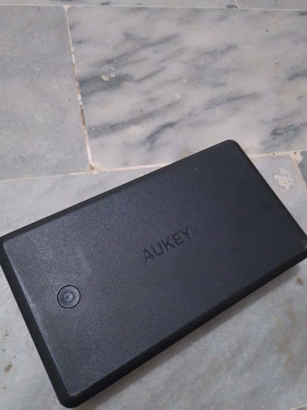 Aukey 30000 MAH Power Bank PB-Y7 1