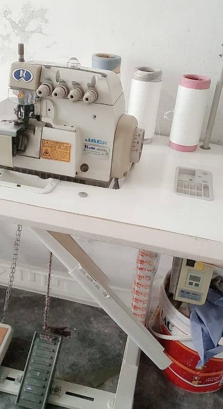 Jack overlock machine new condition 4