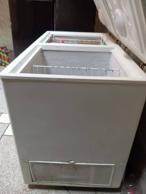 Haier Double doors freezer 6