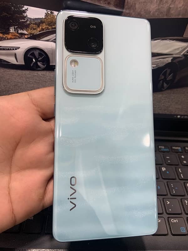 Vivo V30 12/256 1