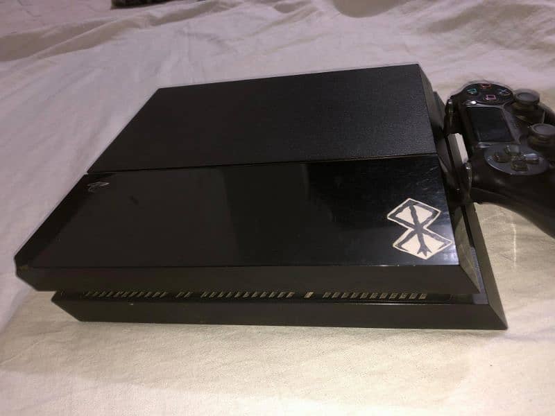 PS4 fat 500 gb with one controller non jailbreak 3