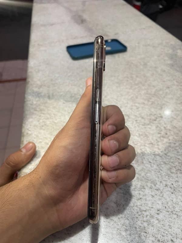 iphone xs max 64gb PTA Approved 4