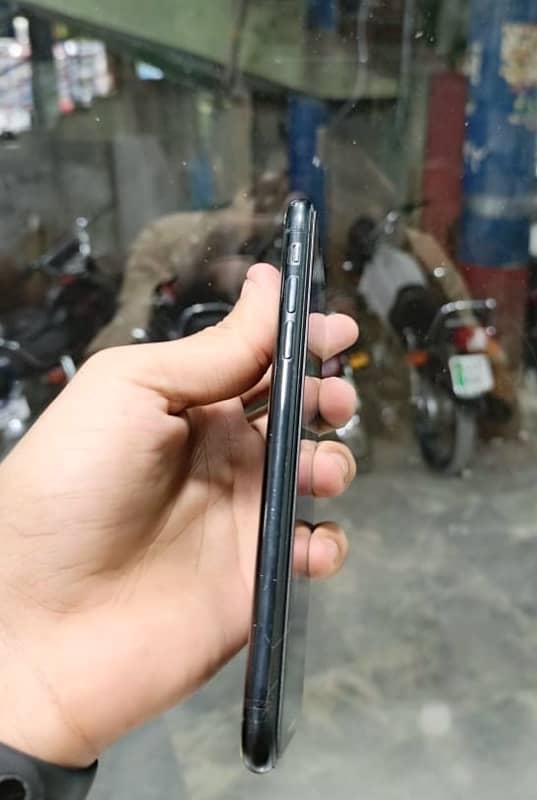 iPhone XR water pack condition 10 / 9 3