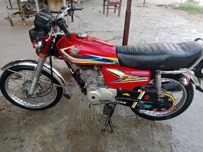 Honda 125 10/8 condition Faisalabad number 8