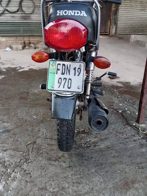 Honda 125 10/8 condition Faisalabad number 9