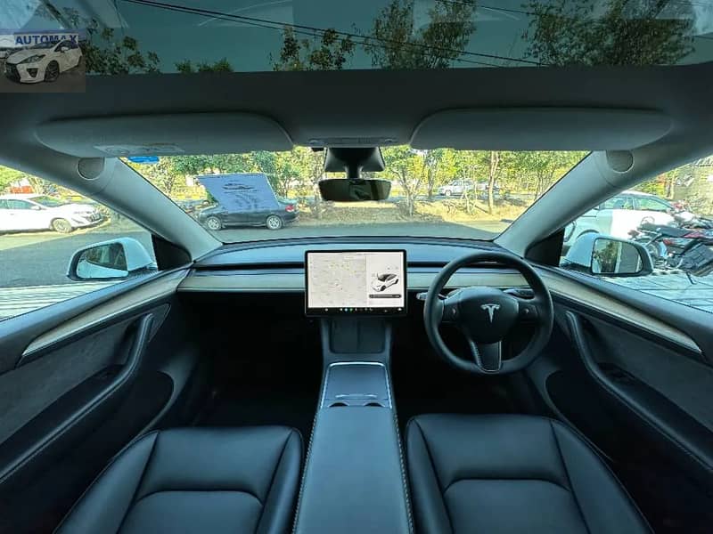 Tesla Model Y Standard Range 2022 13