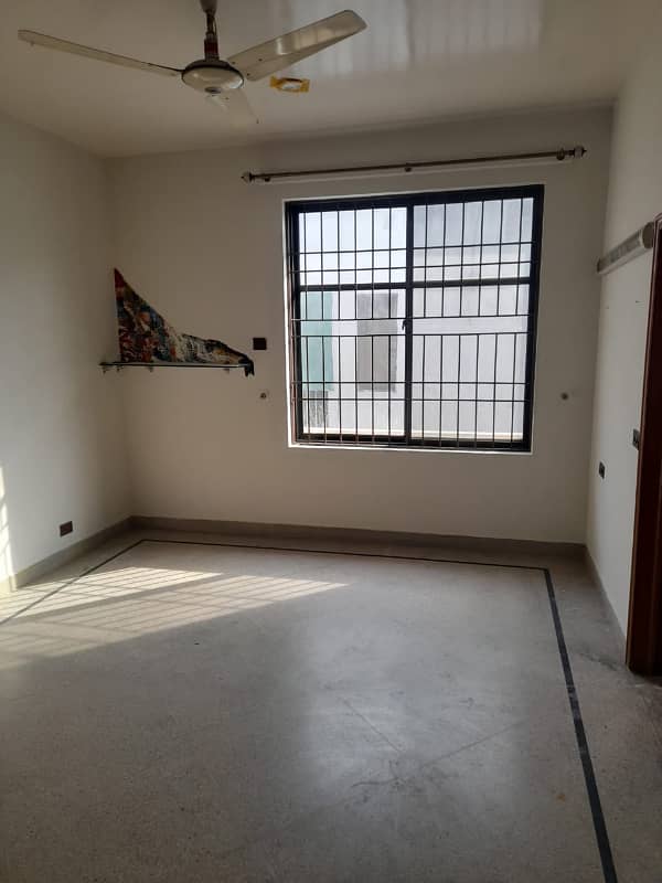 1 Kanal Upper Portion Of Bungalow Available For Rent In DHA Phase 5 Lahore. 0