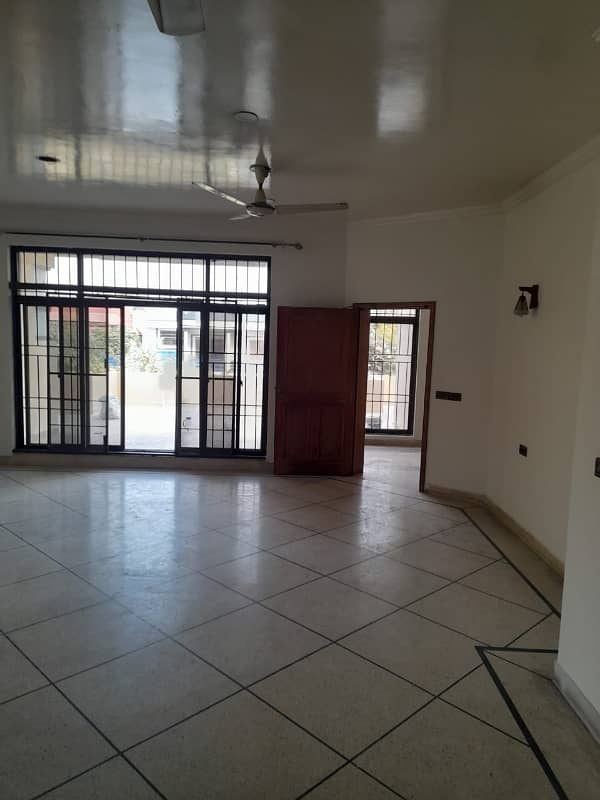 1 Kanal Upper Portion Of Bungalow Available For Rent In DHA Phase 5 Lahore. 11