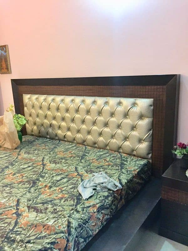 King size bed 1