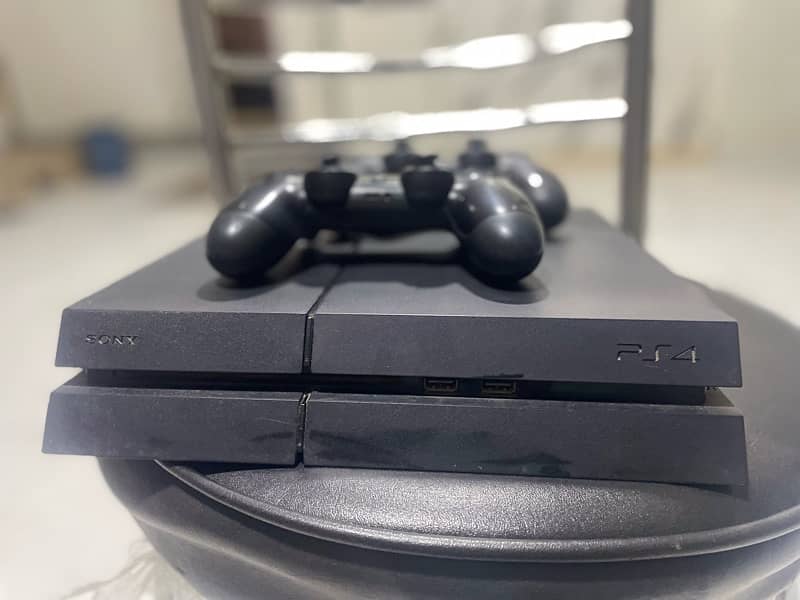 ps4 fat 1 tb jailbreak with two controllers 2