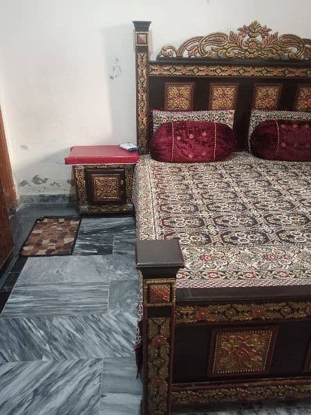 king size bed with dressing and almari 4