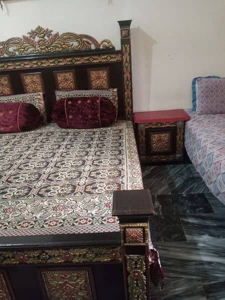 king size bed with dressing and almari 5