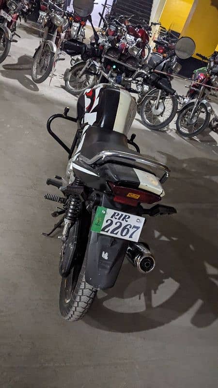 Yamaha YBR125G 2016 4