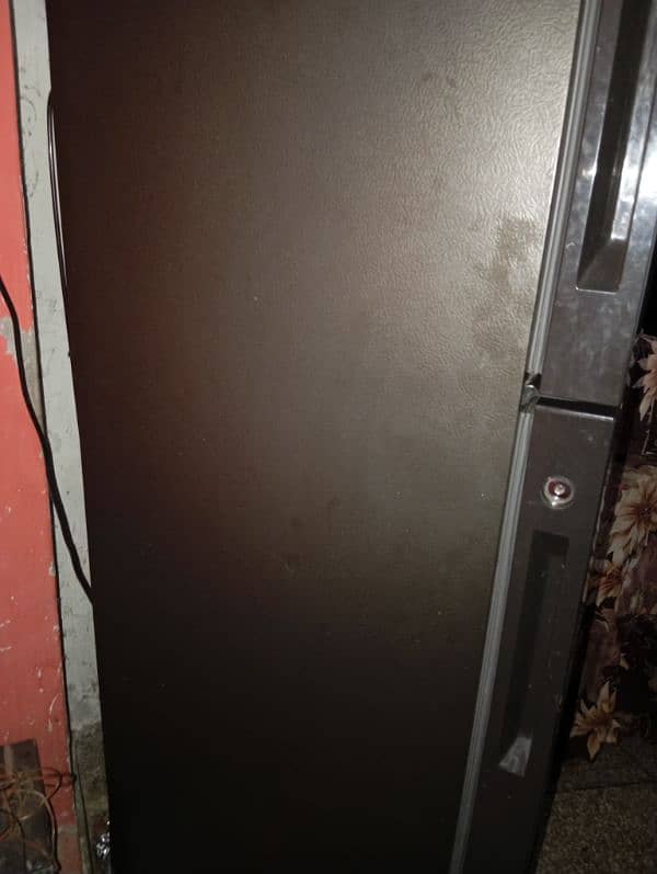 selling fridge 1