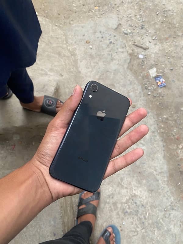 I PHONE XR 64gb EXCHANGE POSSIBLE 1