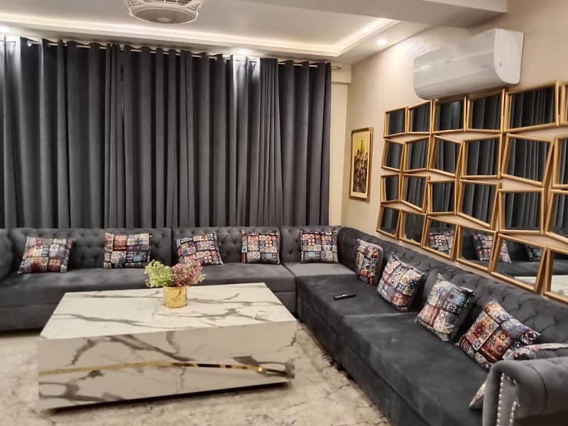 One bedroom VIP apartment for rent for short stay in bahria town 3