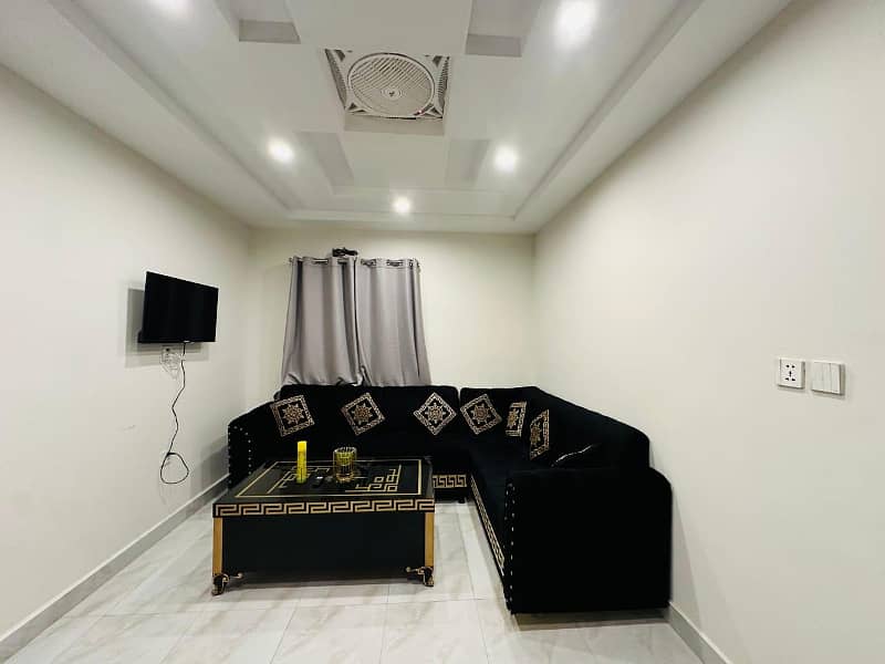 One bedroom VIP apartment for rent for short stay in bahria town 1