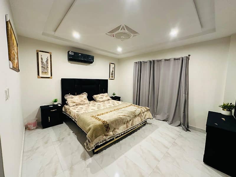 One bedroom VIP apartment for rent for short stay in bahria town 4