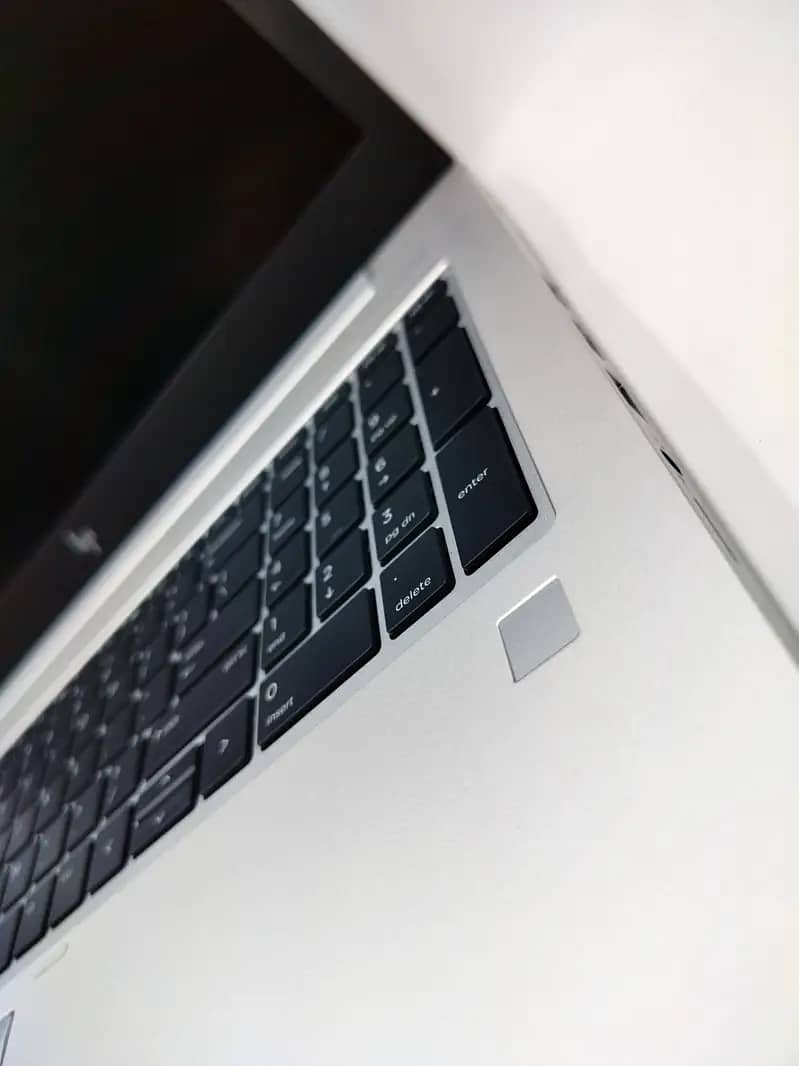 HP ELITEBOOK 755 G5 AMD RYZEN 7 PRO 2700U 16GB DDR4  / 512 SSD 4