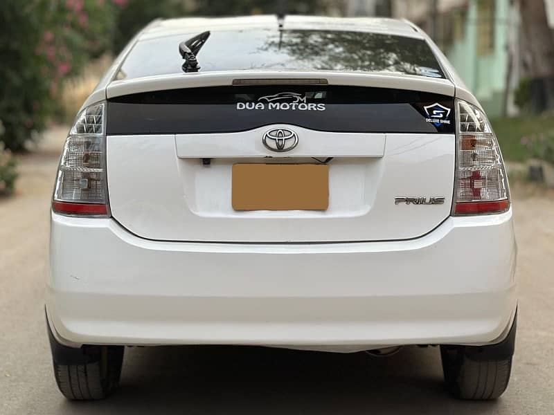 Toyota Prius 2011 1