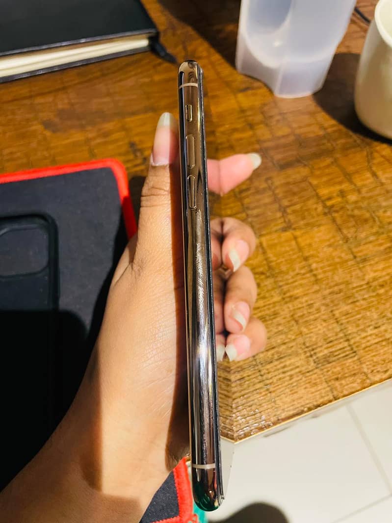 iphone 11 pro with box 256gb Dual sim PTA approved 3