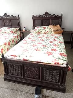 single bed available for sell