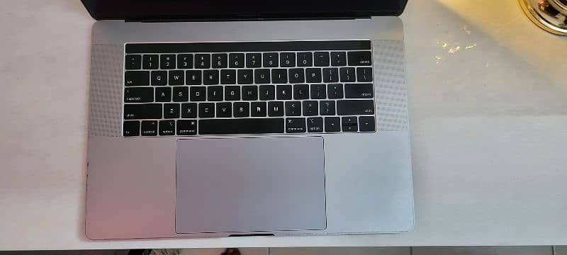 Macbook Pro 2018 (15.5 inch) 1