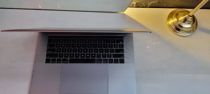 Macbook Pro 2018 (15.5 inch) 2