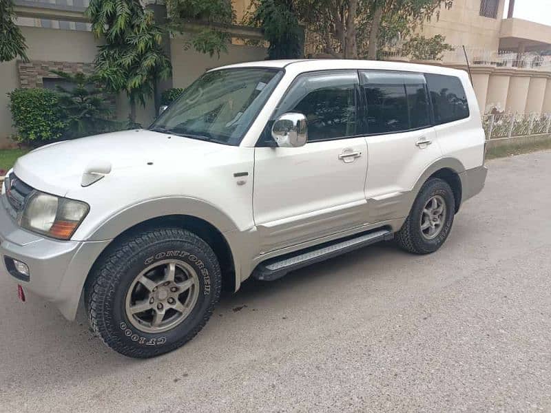 Mitsubishi Pajero 2017 1