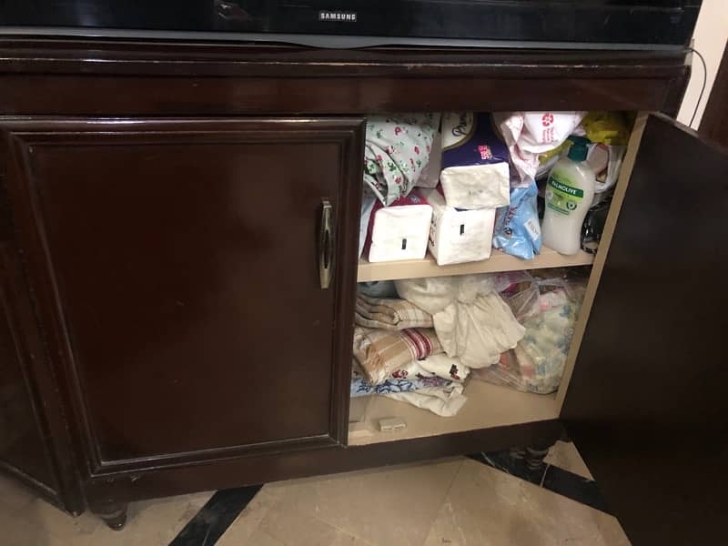 wooden Tv Corner Table For sale 8/10 Condition comes with 2 Cabenates. 2