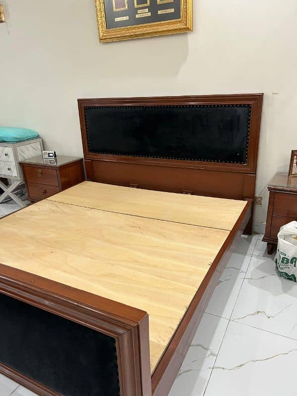 king wooden bed 0