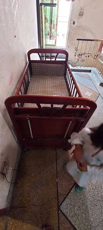 baby cot  good condition 4