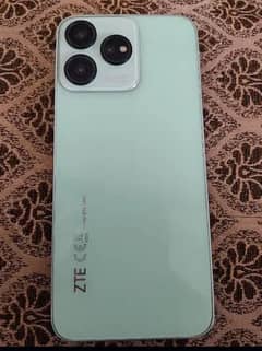 zte v50 8+10/256 2month use