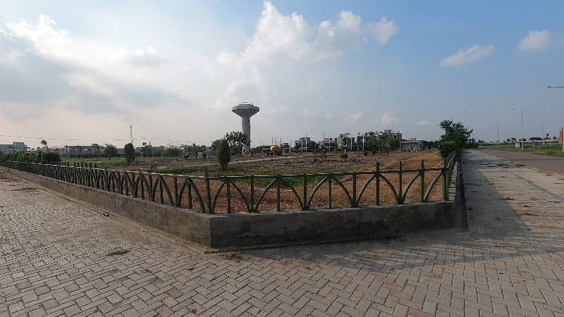 Ideally Located On 15 Months Easy Installments Plan 5 Marla Residential Plot Is Available For Sale In Paragon City Lahore 6