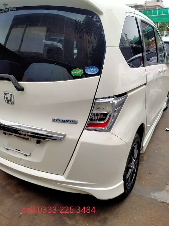 Honda Freed 2012 Van 3