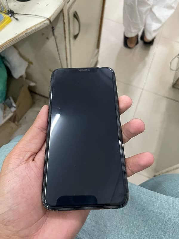 iphone 11 pro max midhnight green colour 1