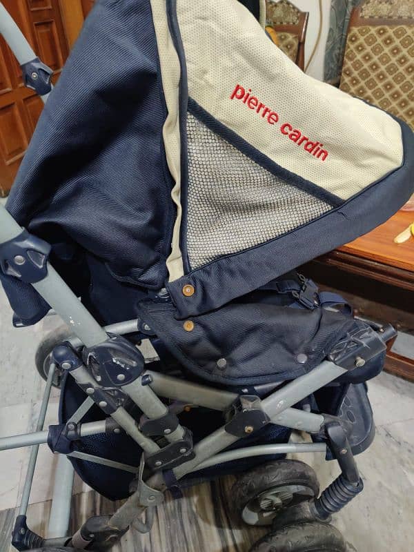 Pierre Cardin Baby pram 6 tyres in A class condition 1