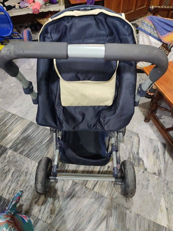 Pierre Cardin Baby pram 6 tyres in A class condition 2