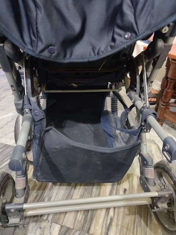 Pierre Cardin Baby pram 6 tyres in A class condition 5