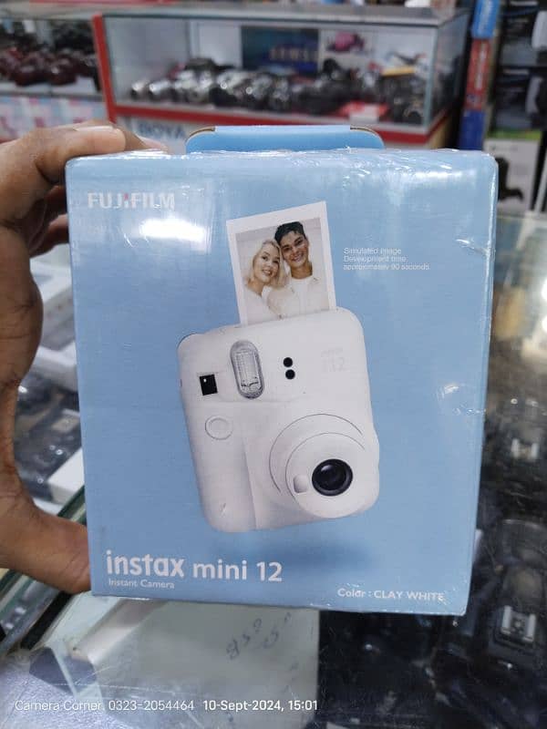 Fujifilm Instax mini 12 and new model Instax mini SE 1