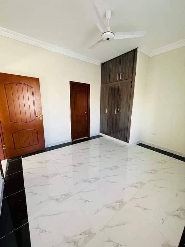 2 bedrooms DD Upper Portion available for Rent (350 Sq. Yrds) 4