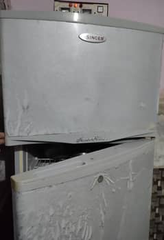 Singer Refrigerator/Fridge in Excellent Condition For Sale 0