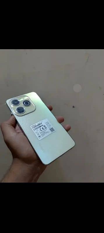 infinix hot 40i with box nd fast chager 16/128 3