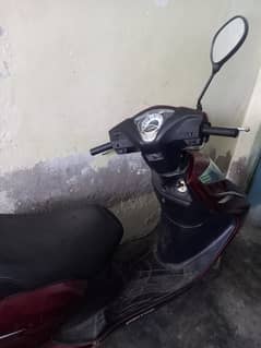 United 100 cc Scooty 10/10 condition